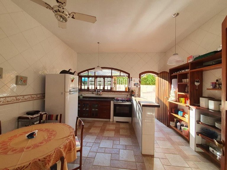 Casa com piscina para locação por temporada na praia de Itam