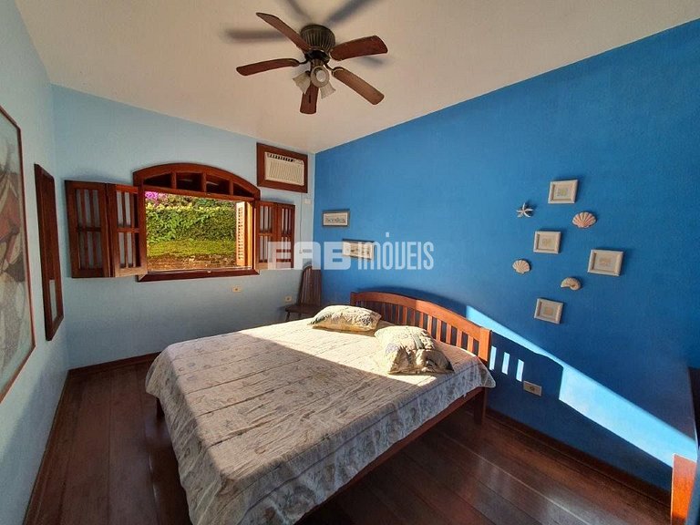 Casa com piscina para locação por temporada na praia de Itam