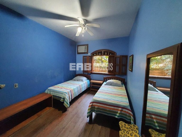 Casa com piscina para locação por temporada na praia de Itam