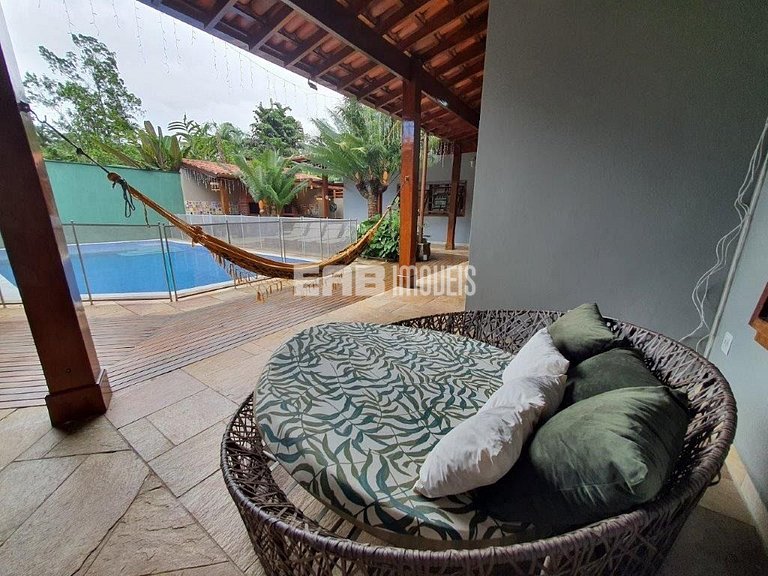 Bela casa, com piscina, espaço gourmet e acomodações para 12