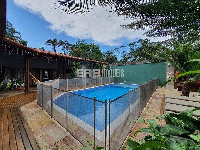 Bela casa, com piscina, espaço gourmet e acomodações para 12
