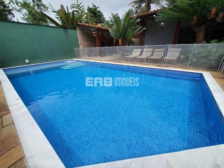 Bela casa, com piscina, espaço gourmet e acomodações para 12