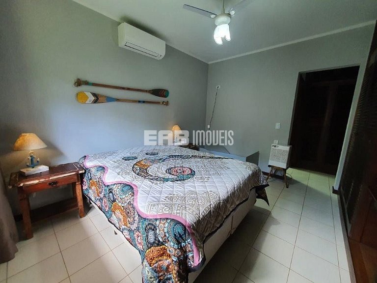 Bela casa, com piscina, espaço gourmet e acomodações para 12