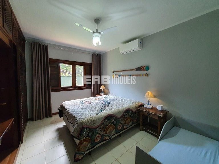 Bela casa, com piscina, espaço gourmet e acomodações para 12