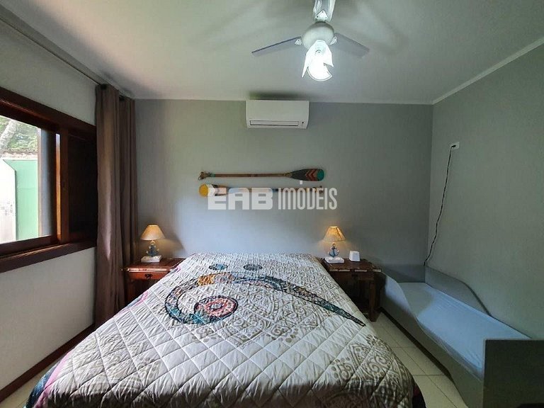 Bela casa, com piscina, espaço gourmet e acomodações para 12