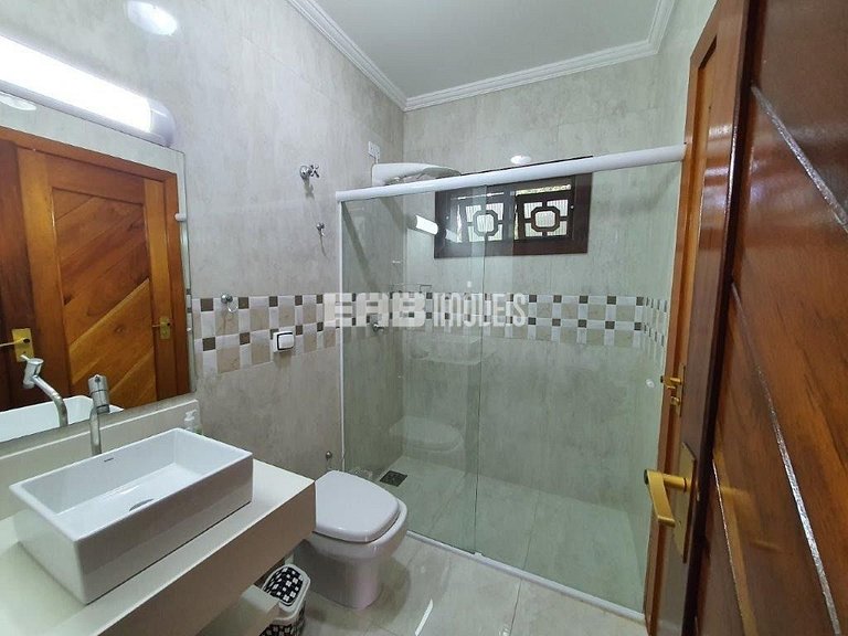 Bela casa, com piscina, espaço gourmet e acomodações para 12