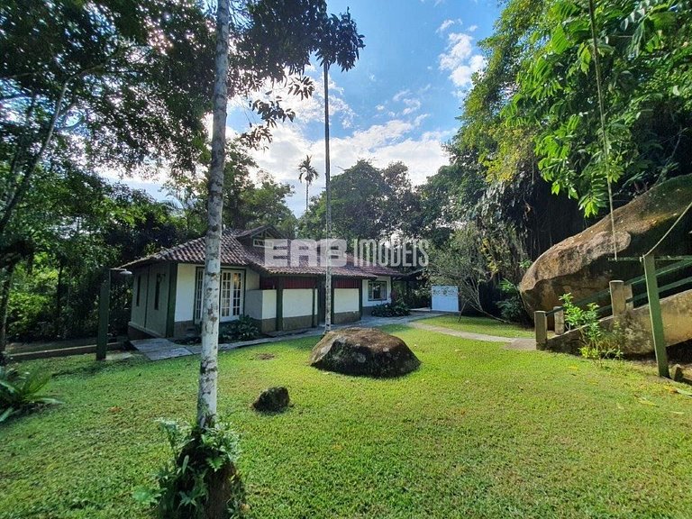 Casa com acesso exclusivo para a Praia do Félix