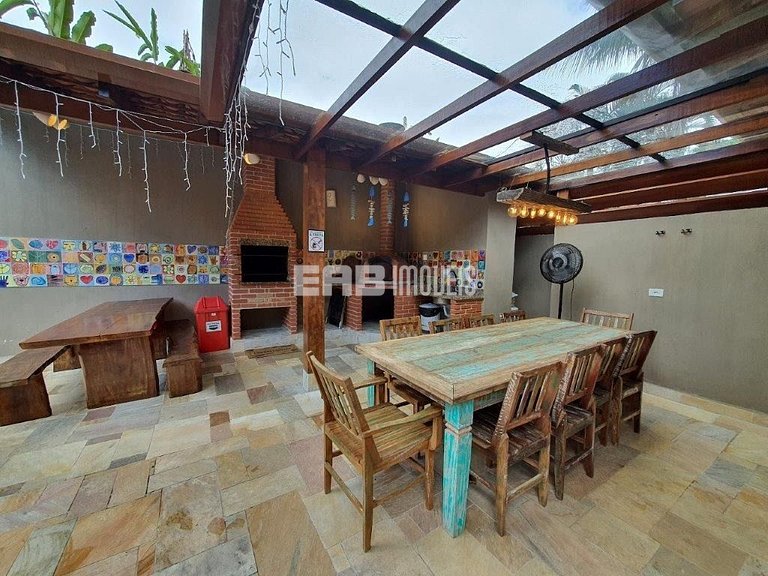 Bela casa, com piscina, espaço gourmet e acomodações para 12