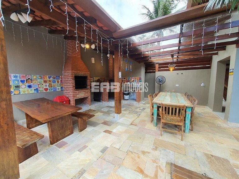 Bela casa, com piscina, espaço gourmet e acomodações para 12