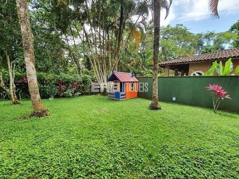 Bela casa, com piscina, espaço gourmet e acomodações para 12