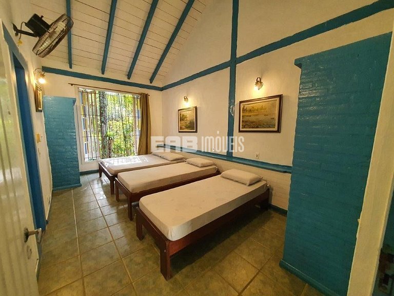 Casa com acesso exclusivo para a Praia do Félix