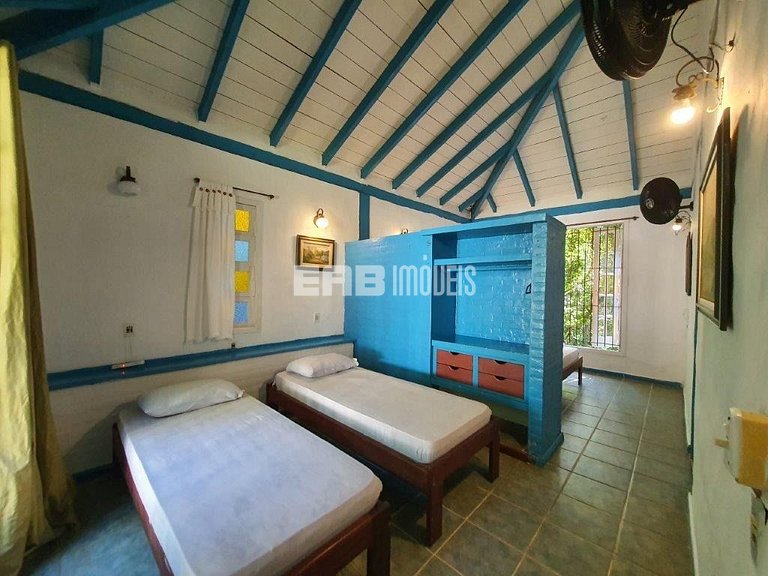 Casa com acesso exclusivo para a Praia do Félix