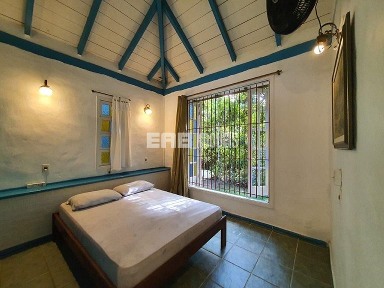 Casa com acesso exclusivo para a Praia do Félix