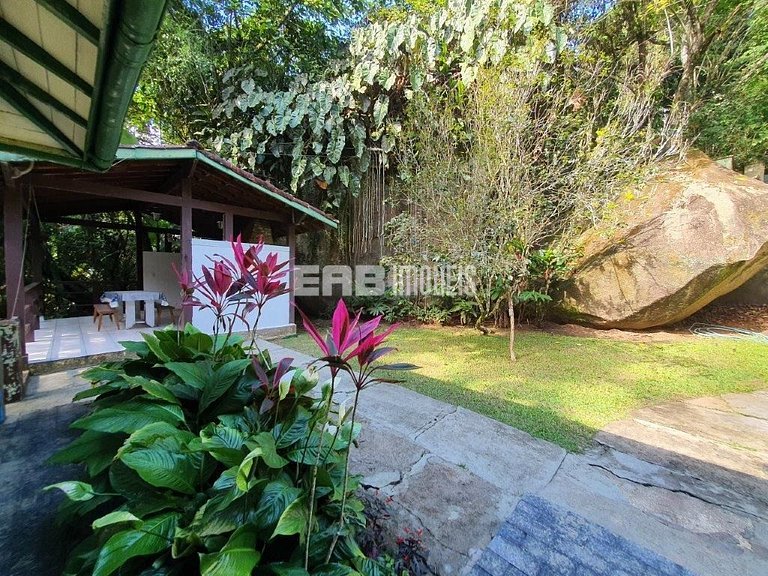 Casa com acesso exclusivo para a Praia do Félix