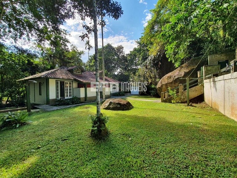 Casa com acesso exclusivo para a Praia do Félix