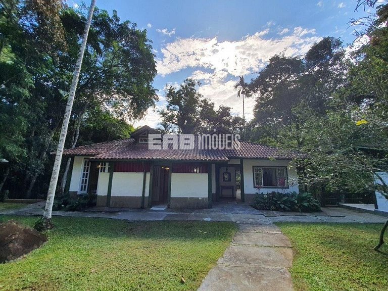 Casa com acesso exclusivo para a Praia do Félix