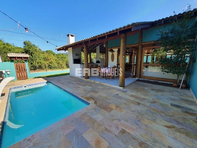 Casa com 5 suítes para locação de temporada em Itamambuca