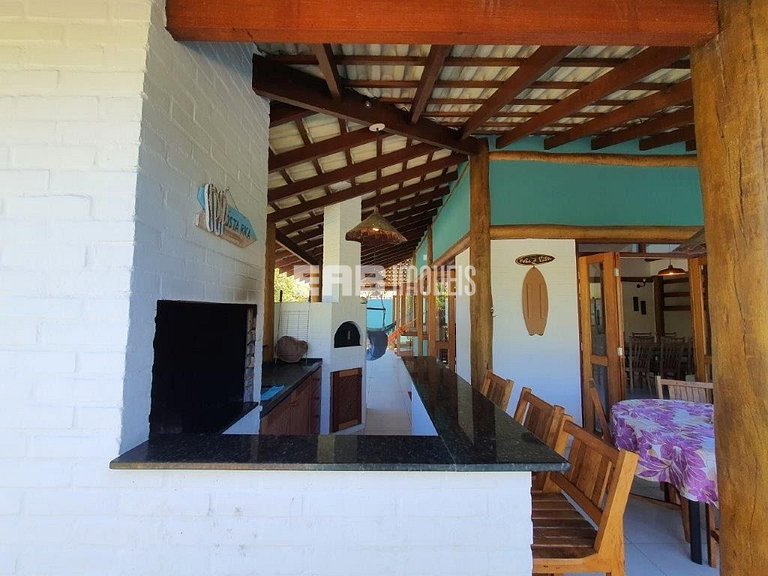 Casa com 5 suítes para locação de temporada em Itamambuca