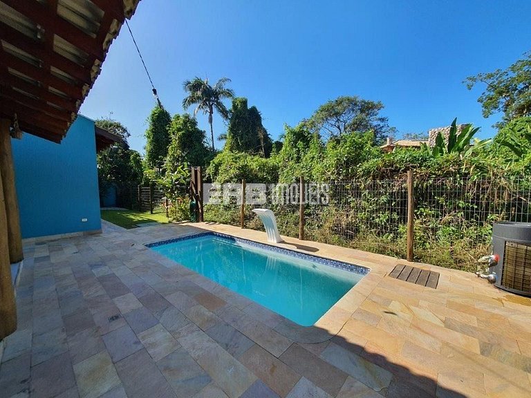 Casa com 5 suítes para locação de temporada em Itamambuca