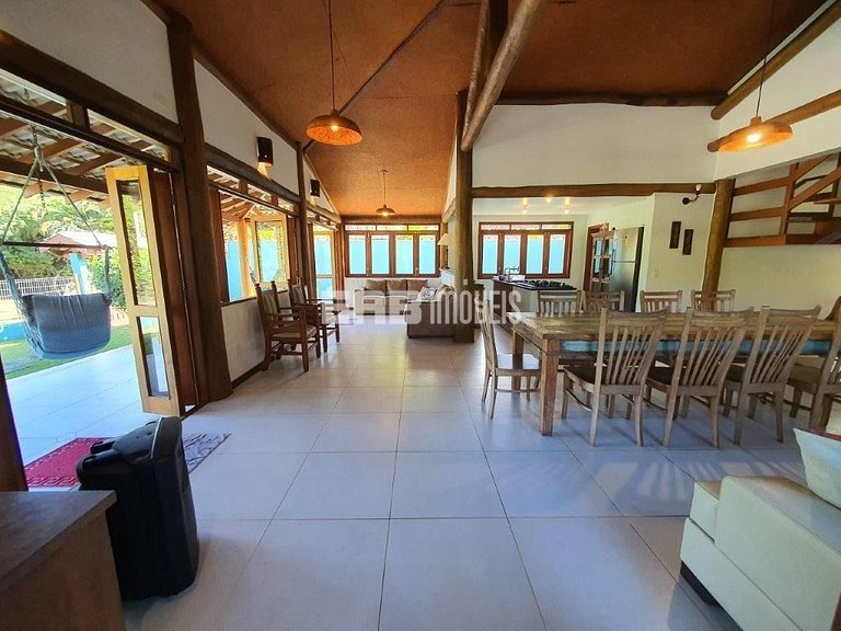 Casa com 5 suítes para locação de temporada em Itamambuca