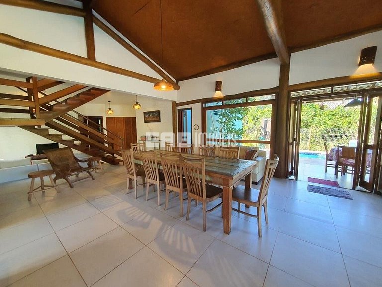 Casa com 5 suítes para locação de temporada em Itamambuca