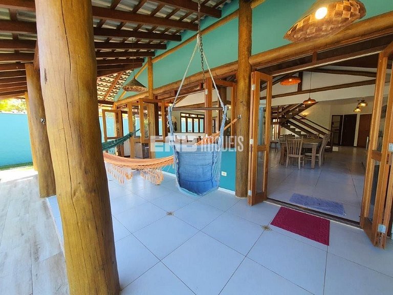 Casa com 5 suítes para locação de temporada em Itamambuca