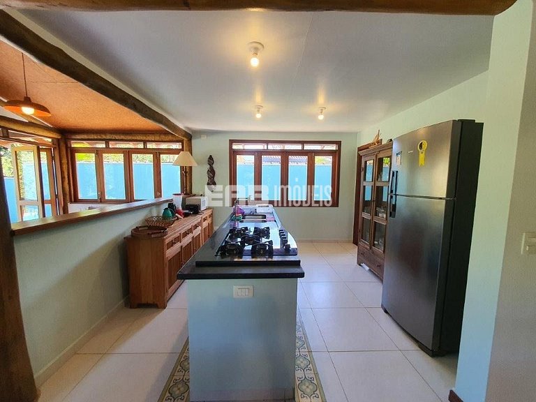 Casa com 5 suítes para locação de temporada em Itamambuca