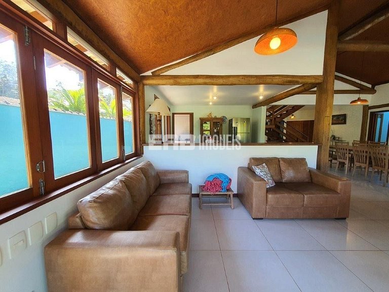 Casa com 5 suítes para locação de temporada em Itamambuca