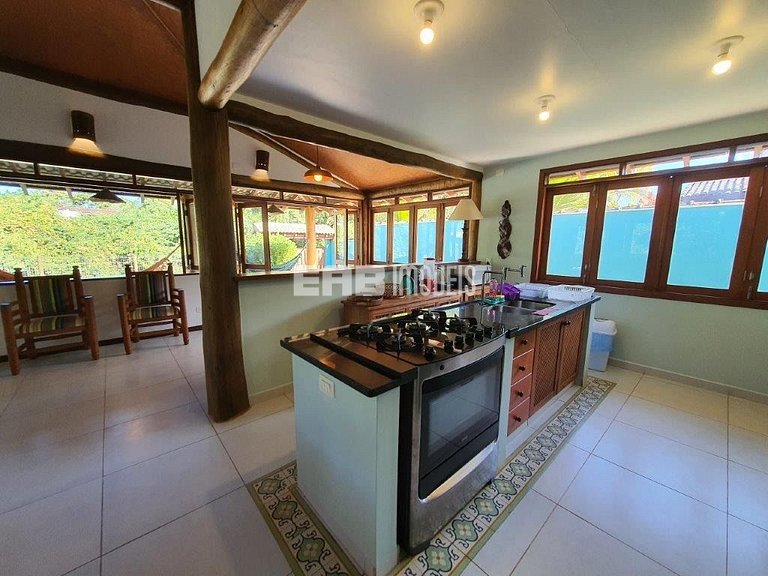 Casa com 5 suítes para locação de temporada em Itamambuca