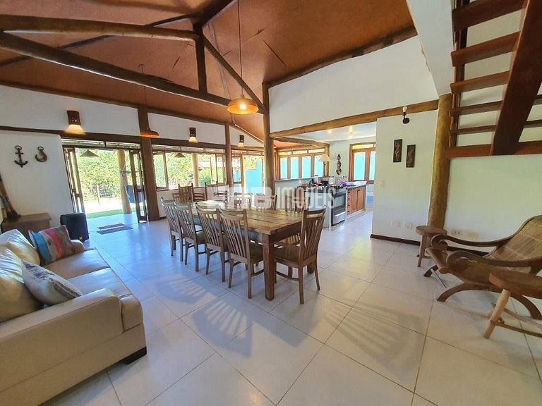 Casa com 5 suítes para locação de temporada em Itamambuca