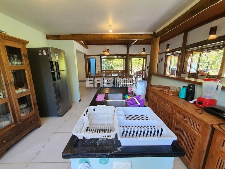 Casa com 5 suítes para locação de temporada em Itamambuca