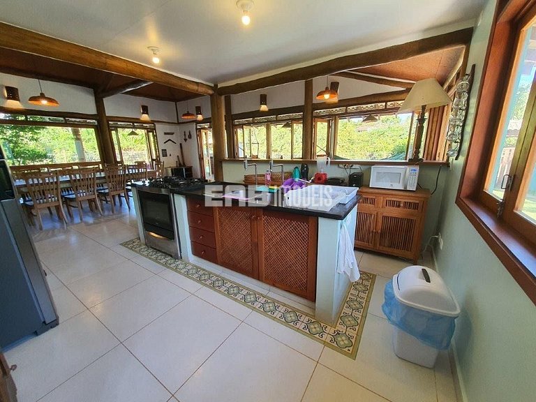 Casa com 5 suítes para locação de temporada em Itamambuca