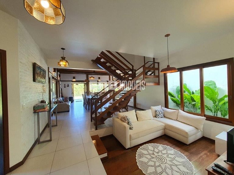 Casa com 5 suítes para locação de temporada em Itamambuca