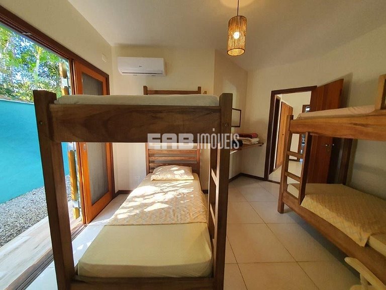 Casa com 5 suítes para locação de temporada em Itamambuca