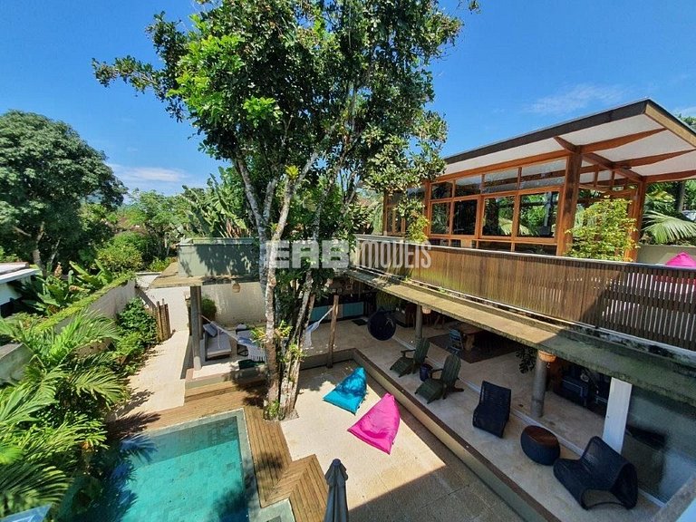 Casa a poucos passos da praia, com piscina, sauna e espaço g