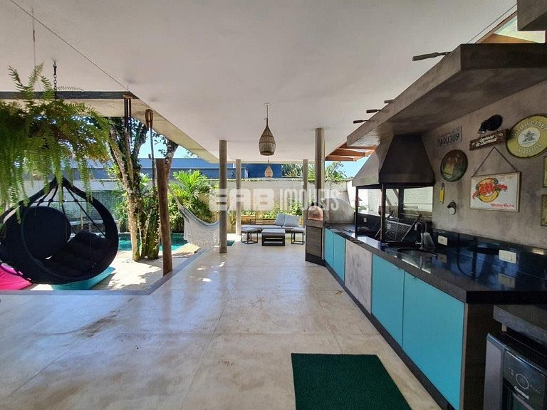 Casa a poucos passos da praia, com piscina, sauna e espaço g