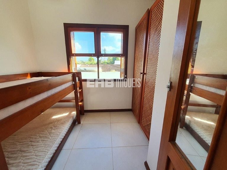 Casa com 5 suítes para locação de temporada em Itamambuca