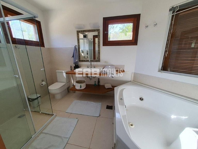 Casa com 5 suítes para locação de temporada em Itamambuca