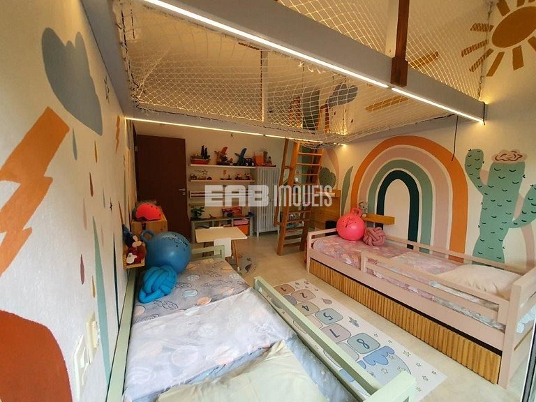 Casa a poucos passos da praia, com piscina, sauna e espaço g