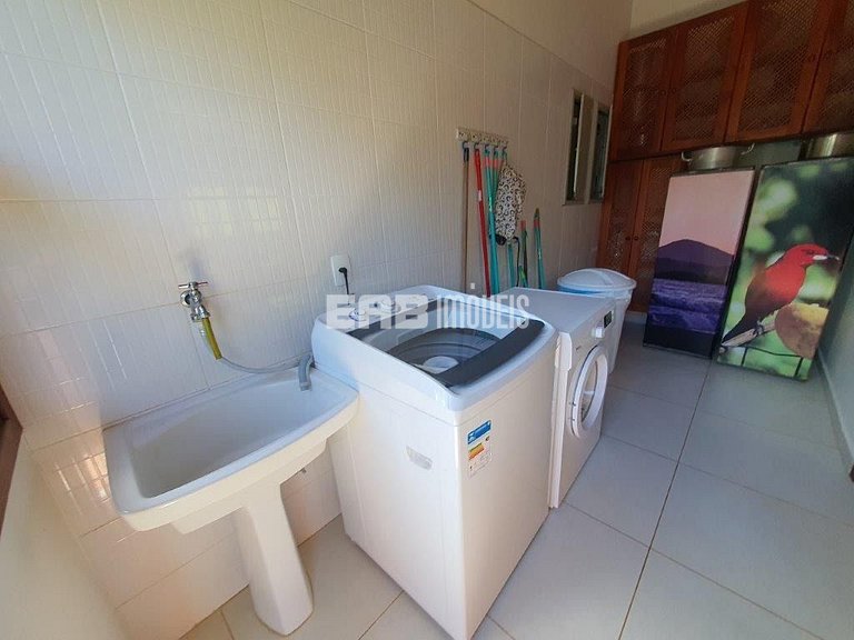 Casa com 5 suítes para locação de temporada em Itamambuca