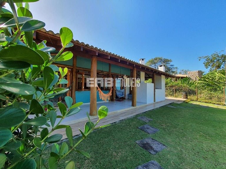 Casa com 5 suítes para locação de temporada em Itamambuca