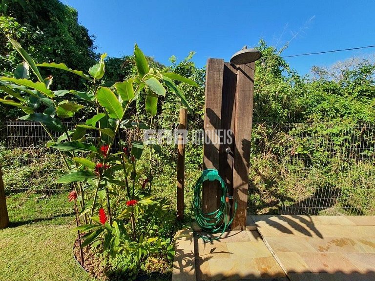 Casa com 5 suítes para locação de temporada em Itamambuca