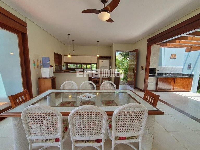 Casa para locação de temporada em Itamambuca, Ubatuba. Acomo