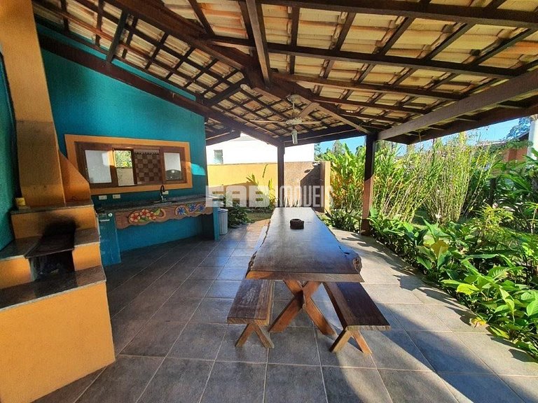 Casa para locação de temporada, em frente à área verde e per