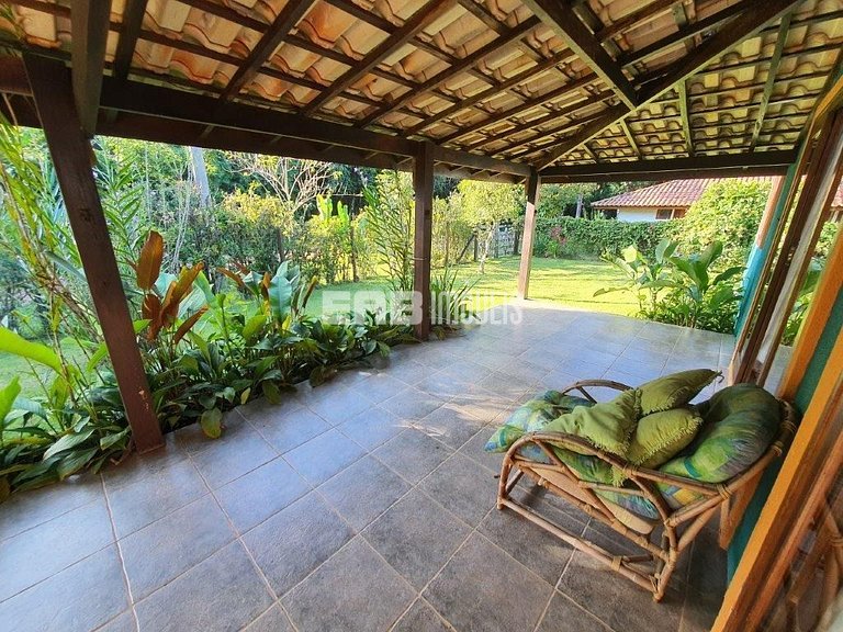 Casa para locação de temporada, em frente à área verde e per