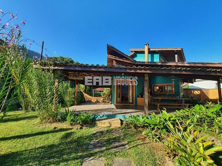 Casa para locação de temporada, em frente à área verde e per