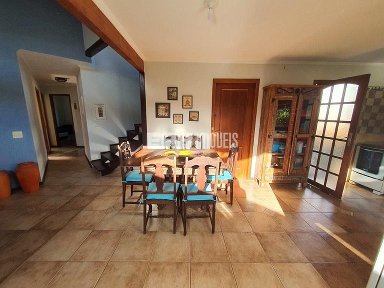 Casa para locação de temporada, em frente à área verde e per