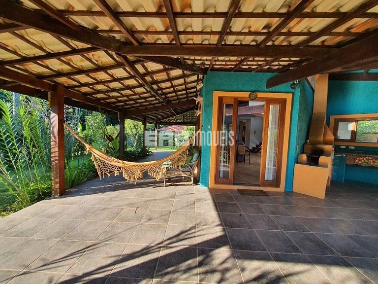 Casa para locação de temporada, em frente à área verde e per