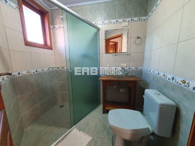 Casa para locação de temporada, em frente à área verde e per