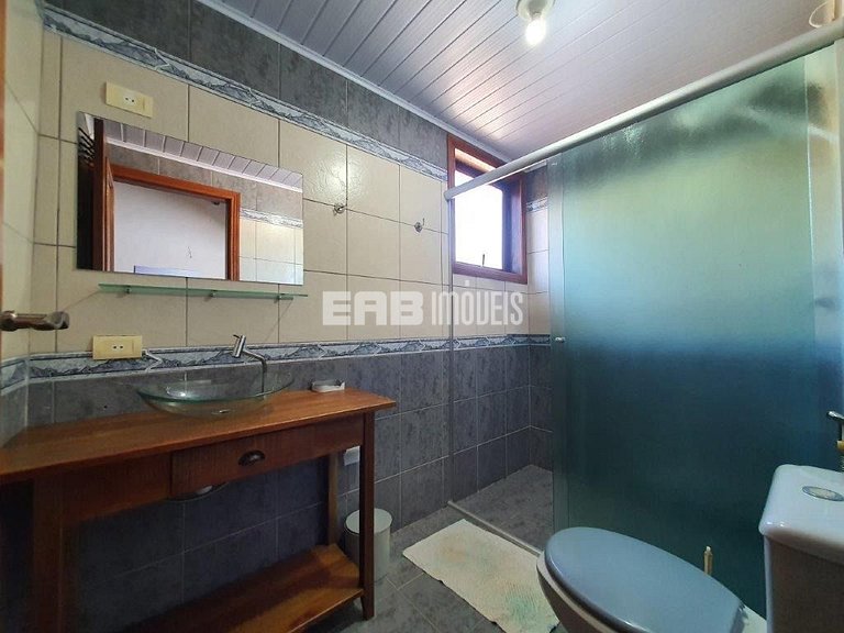 Casa para locação de temporada, em frente à área verde e per